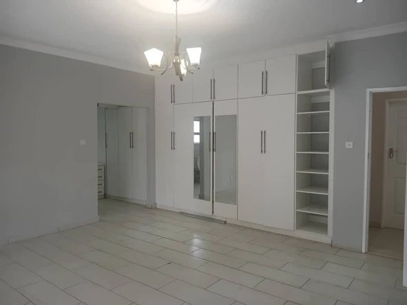 6 Bedroom House