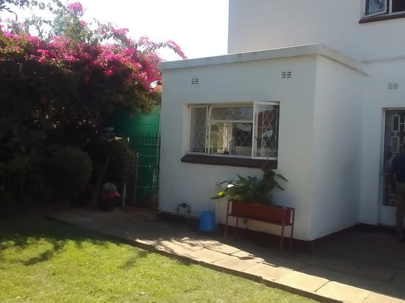 2 Bedroom Flat & Apartment